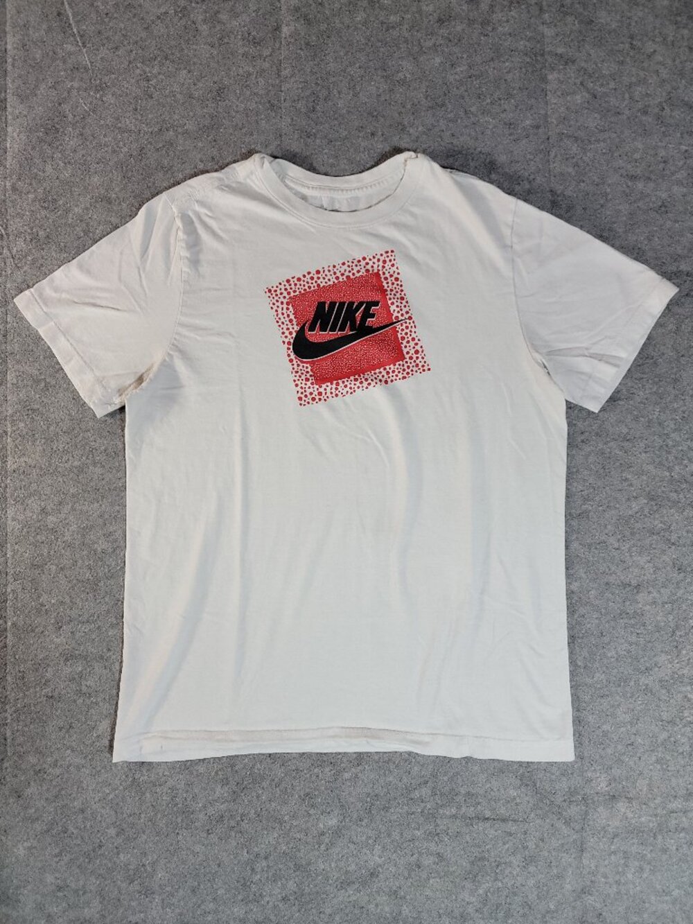 Nike White Red Box Logo Graphic Swoosh T-Shirt Size Medium